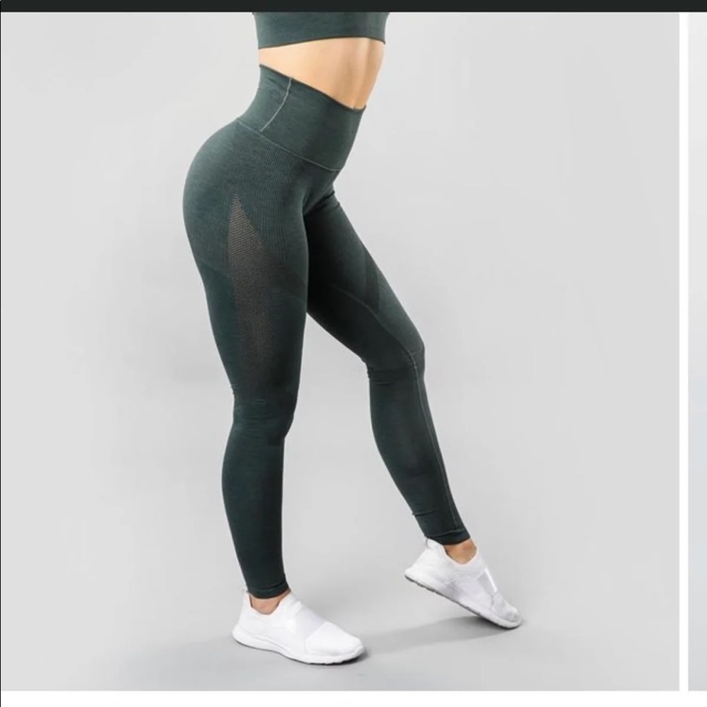 SOLD!!! Alphalete Aero Leggings Urban Chic